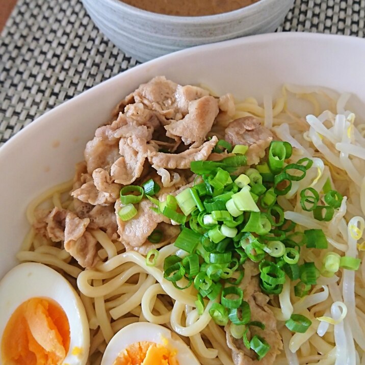 既製品のつけ麺にちょい足しで肉もやしつけ麺に